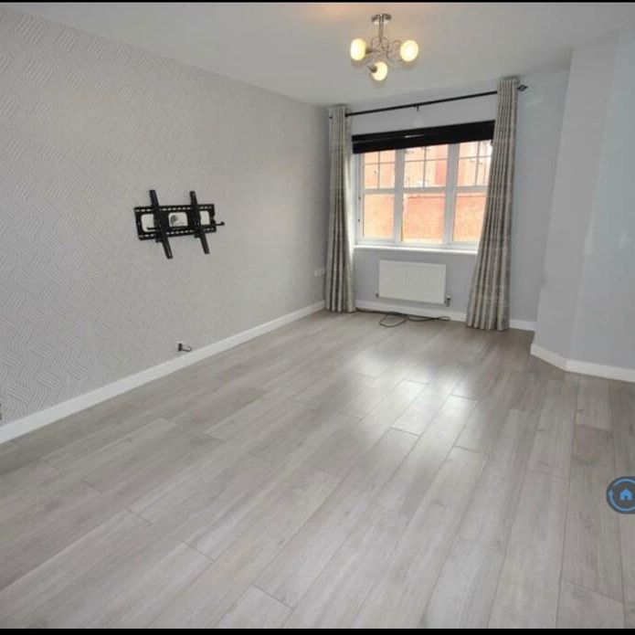 4 bedroom semi-detached house to rent - Photo 1