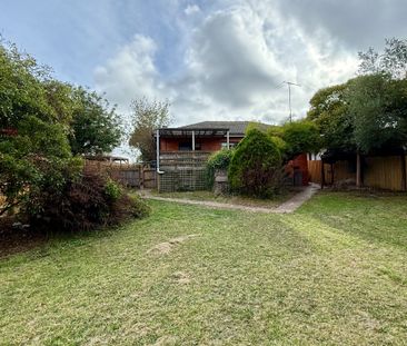 Spacious 3-Bedroom Family Home with Generous Outdoor Space - Photo 3