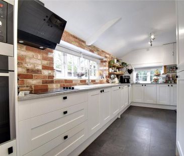 3 bedroom detached house to rent - Photo 5