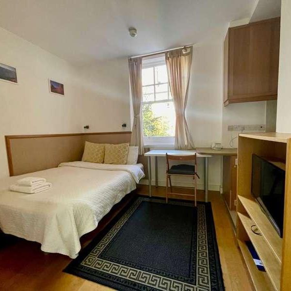 Fulham Palace Road, Hammersmith, London, W6 - Photo 1