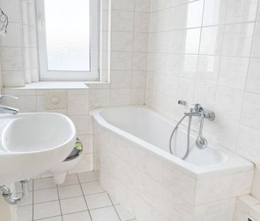 Moderne 2-Raum-Wohnung im 1. Obergeschoss auf der Haldenstraße in A... - Photo 4