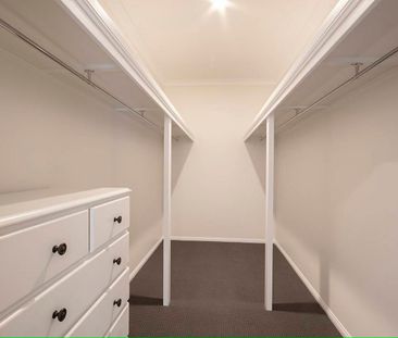 LUXURY VILLA INCLUDING ALL UTILITIES!! - Photo 1