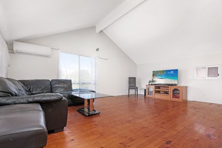 8 Dubbo Street, Quakers Hill NSW 2763 - House For Rent | Domain - Photo 4