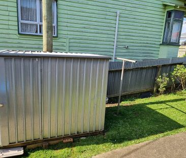 Quiet 2 bedrm unit. Newly decorated. - Photo 2