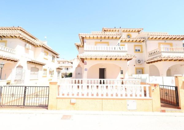 Chalet adosado en Lomas de Cabo Roig.