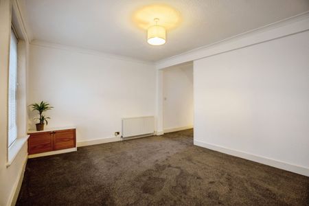 2 Bed Flat, Off Bridge Road, SW19 - Photo 4