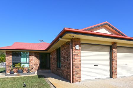 FAMILY HOME WITH SHED - Photo 2