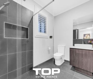Stunning 5-Bedroom Family Home with 3 Master Bedrooms!! - Photo 5