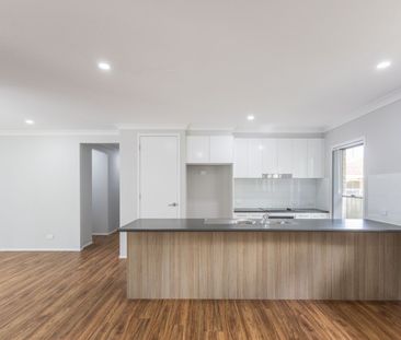 Beautiful near new home moments from waterfront - Photo 2