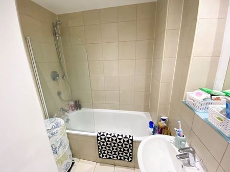 1 bedroom flat to rent - Photo 5