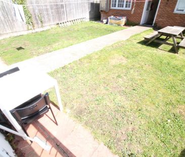 Hanworth Road, Hounslow - Photo 3