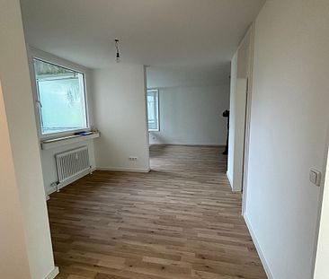 Großzügig geschnittene 3-Zimmer-Wohnung in zentraler Lage von Neuperlach! *Modernisiert* - Photo 4