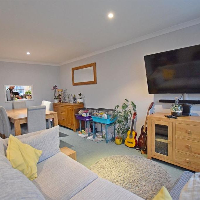 4 bedroom detached house to rent - Photo 1