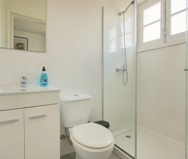 Room in a shared 6-bedroom apartment for rent in Lisbon, bills incl... - Photo 4
