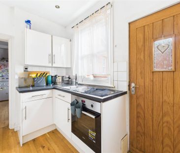 2 bedroom House in Rectory Road, Wokingham - Photo 6