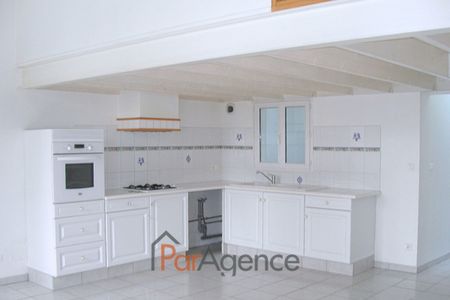 A LOUER MAISON T3 87,49 M2 HABITABLES PROCHE CENTRE-VILLE RO - Photo 2