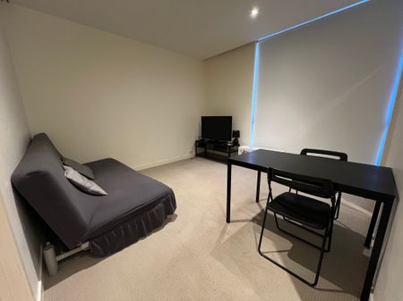 Furnished 2-Bedroom Apartment with Car Space in QV Precinct - Photo 4