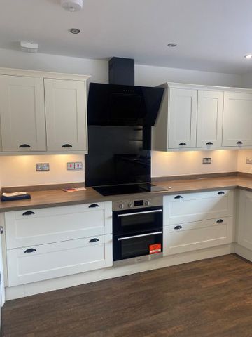 3 bedroom flat to rent - Photo 4