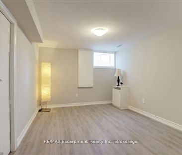 2093 Maplewood Drive #LOWER - Photo 5