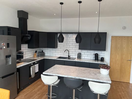 2 Bed Flat, Warwickgate House, M16 - Photo 1