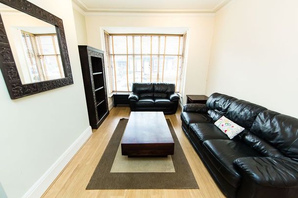 Burchett Grove, Woodhouse, Leeds - Photo 1