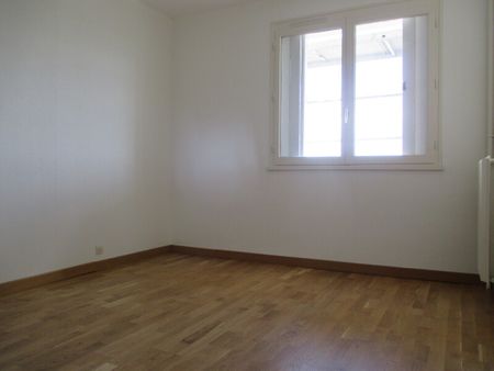 Location Appartement 3 pièces 71m² FLEURY LES AUBRAIS 45400 - Photo 5