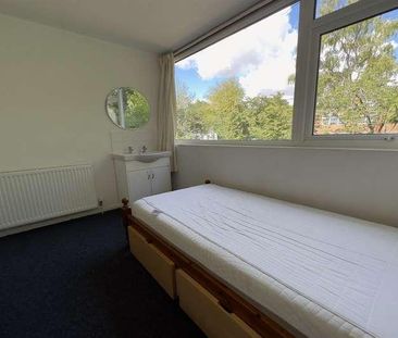 Sparkford Close, SO22 - Photo 3