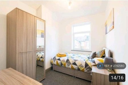 1 bedroom in a house share to rent - Photo 2