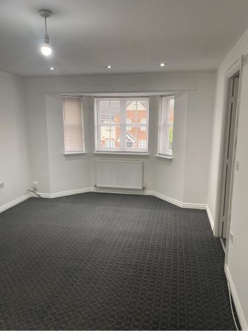 4 bedroom detached house to rent - Photo 2