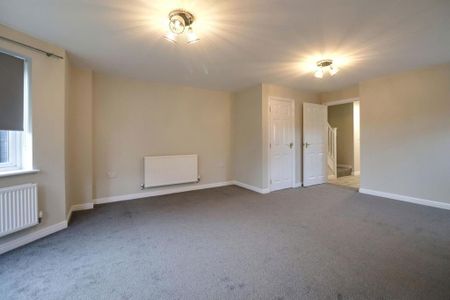 4 bedroom semi-detached house to rent - Photo 3