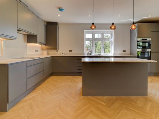 2 BED Apartment To rent - Photo 1