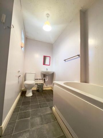 27a Olderfleet Road, Larne, BT40 1AS - Photo 5