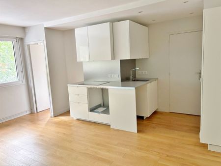 Location Appartement 3 pièces 49m² PARIS 12ème - Photo 4