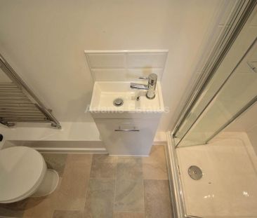 1 bedroom in a house share to rent - Photo 6