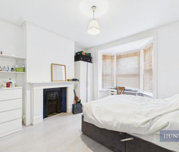 5 bedroom House To Let - Photo 3