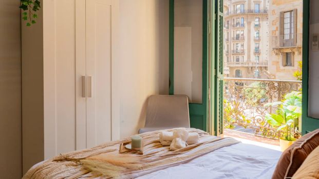 Room in a shared 8-bedroom apartment for rent in Sant Pere Santa Caterina i la Ribera, suitable for professionals and students only - Photo 1