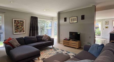 OPAWA - 4 BEDROOMS, 2 BATHROOMS, DOUBLE GARAGE - Photo 4