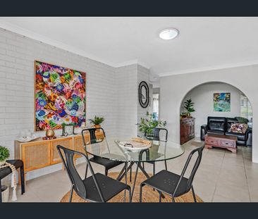 Well Presnted Home with Side Access - Photo 5