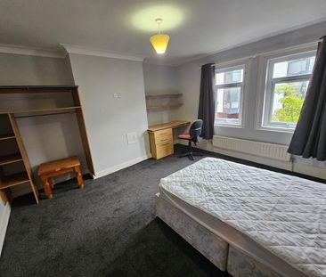 5 Bed - 49 St. Michael's Lane, Headingley, Leeds - LS6 3BR - Student - Photo 5