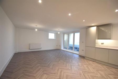 3 bedroom apartment to rent - Photo 2