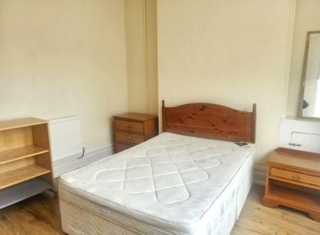 6 bedroom terraced house to rent - Photo 4