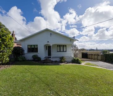 Modernized Homely Three Bedroom Home - Photo 3