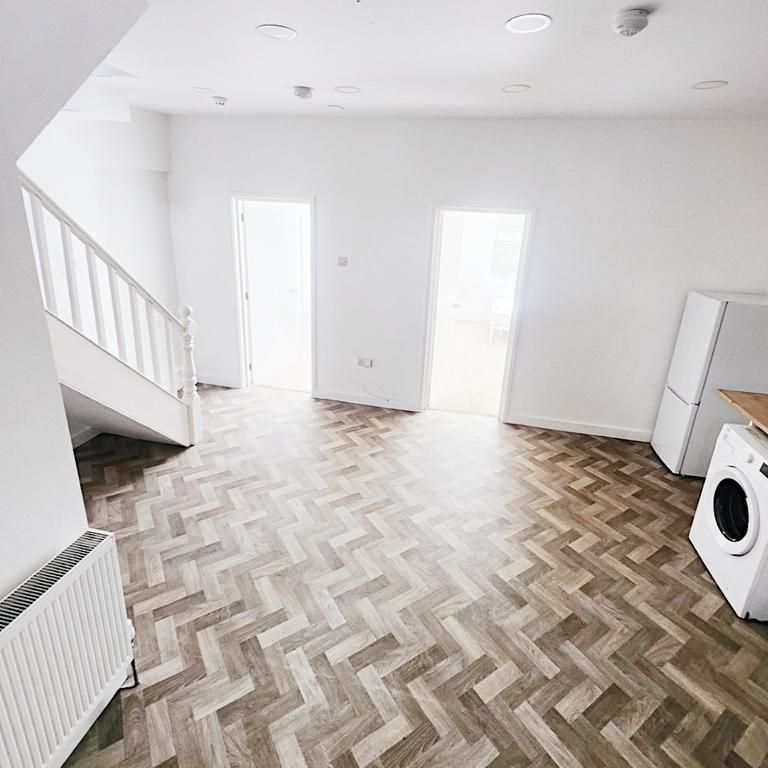 1 bedroom in a flat share to rent - Photo 1