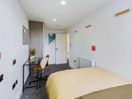 4 bedroom flat to rent - Photo 5