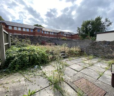 South Luton Place, Adamsdown - Photo 3