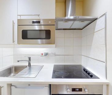 Studio to rent - Photo 1