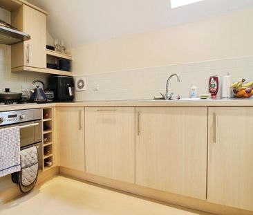 2 bedroom coach house to rent - Photo 3