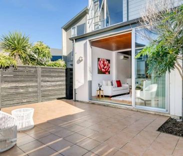 2/3 Severn Street, Island Bay, Wellington City - Photo 4