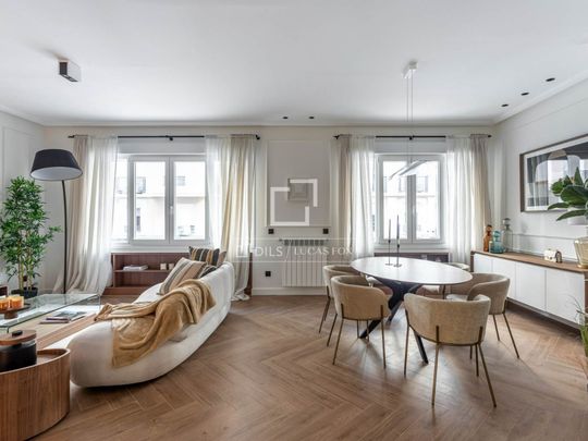 Excellent 2 Bedroom apartment for rent in Ríos Rosas, Madrid - Photo 1