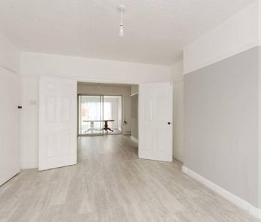 4 bedroom semi-detached house to rent - Photo 4